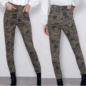 NWT Zara Distressed Camo Print High Rise Skinny
Ankle Jeans Size 6